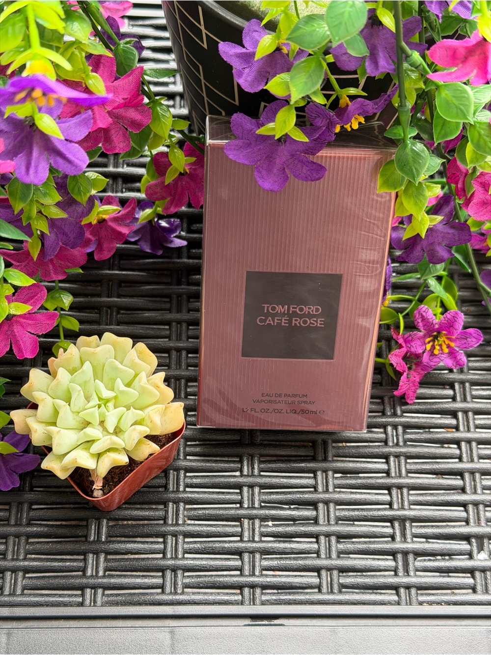 ❌SOLD❌TOM FORD - CAFE ROSE EAU DE PARFUM VAPORISATEUR SPRAY - Picture 4 of 7